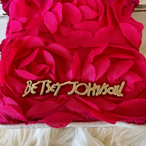 Betsy Johnson  Adorable Cake Cluth Hand Bag - Picture 8 of 8